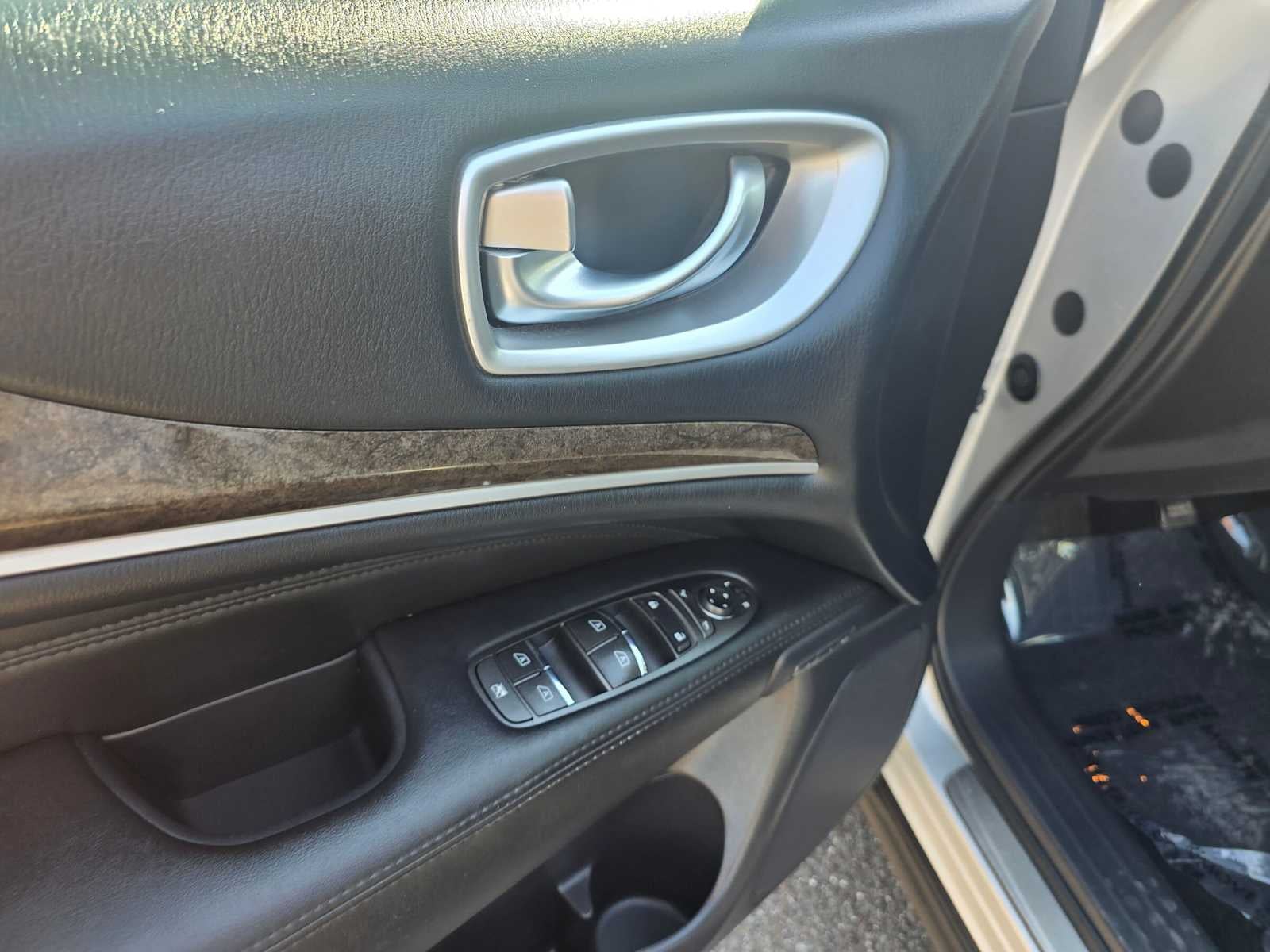 2015 INFINITI QX60 AWD 4dr