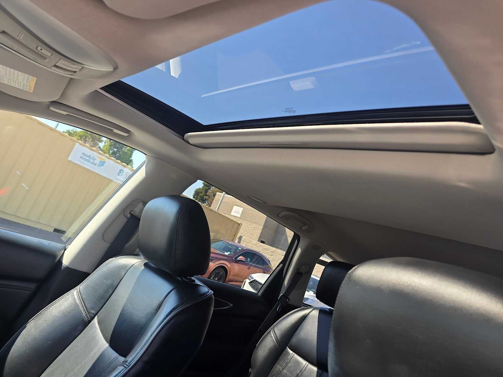 2015 INFINITI QX60 AWD 4dr