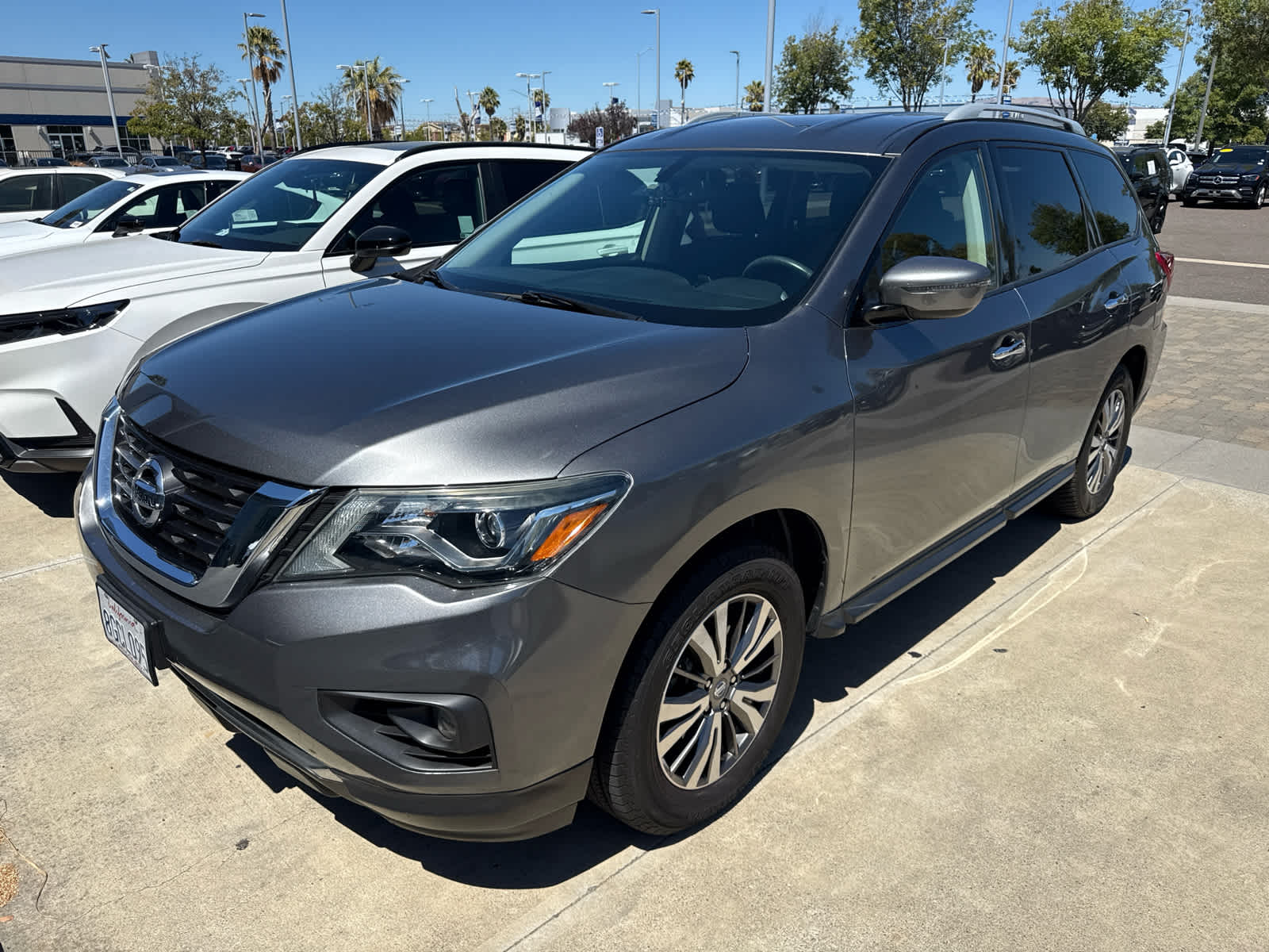 2019 Nissan Pathfinder SV