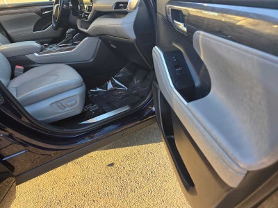 2023 Toyota Highlander Platinum