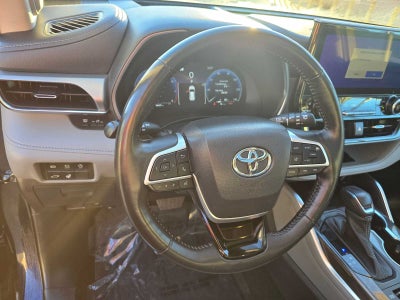 2023 Toyota Highlander Platinum
