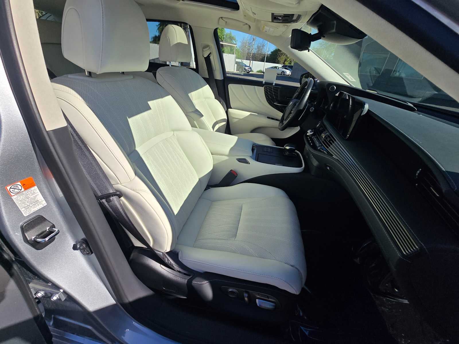 2023 Lexus LS 500h AWD