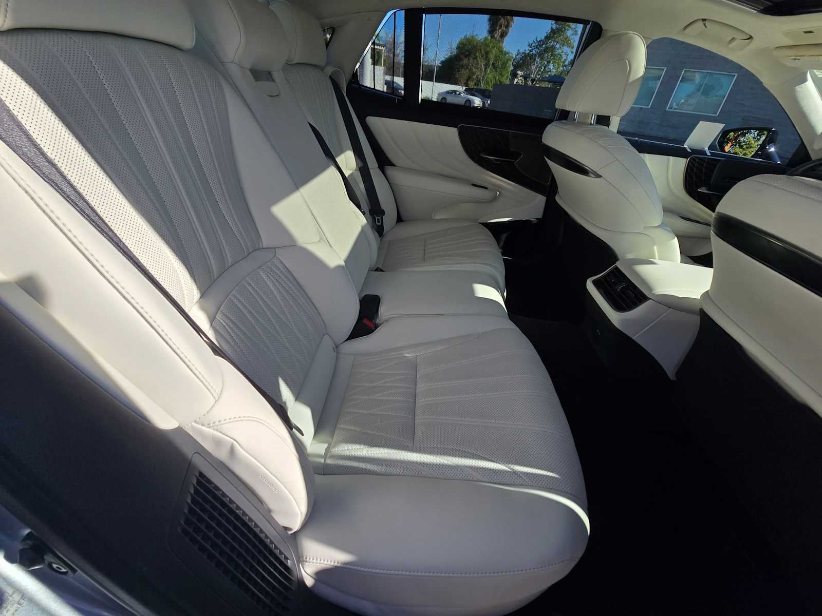 2023 Lexus LS 500h AWD