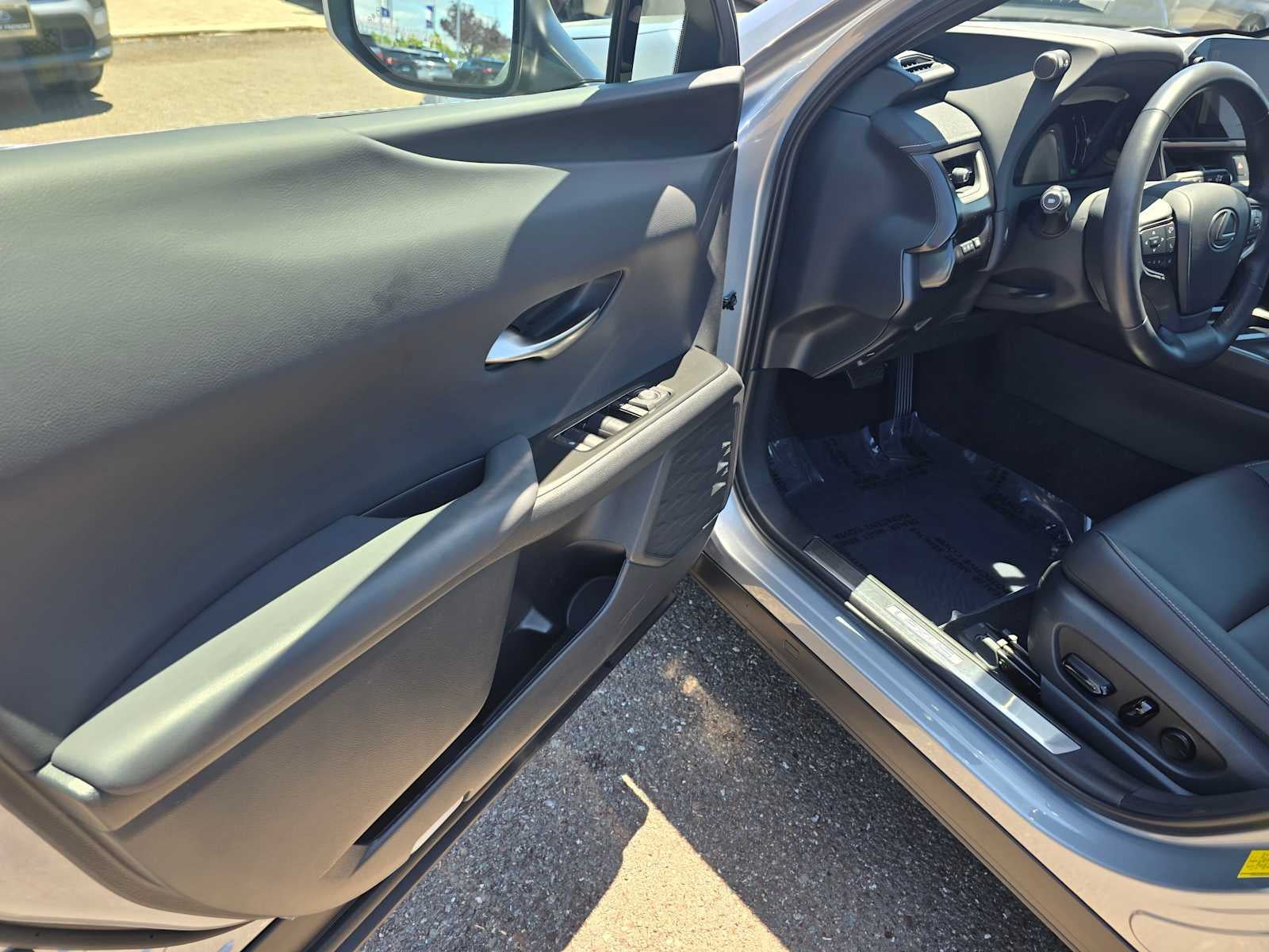 2025 Lexus UX 300h UX 300h