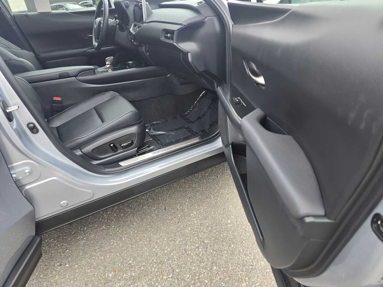 2025 Lexus UX 300h UX 300h