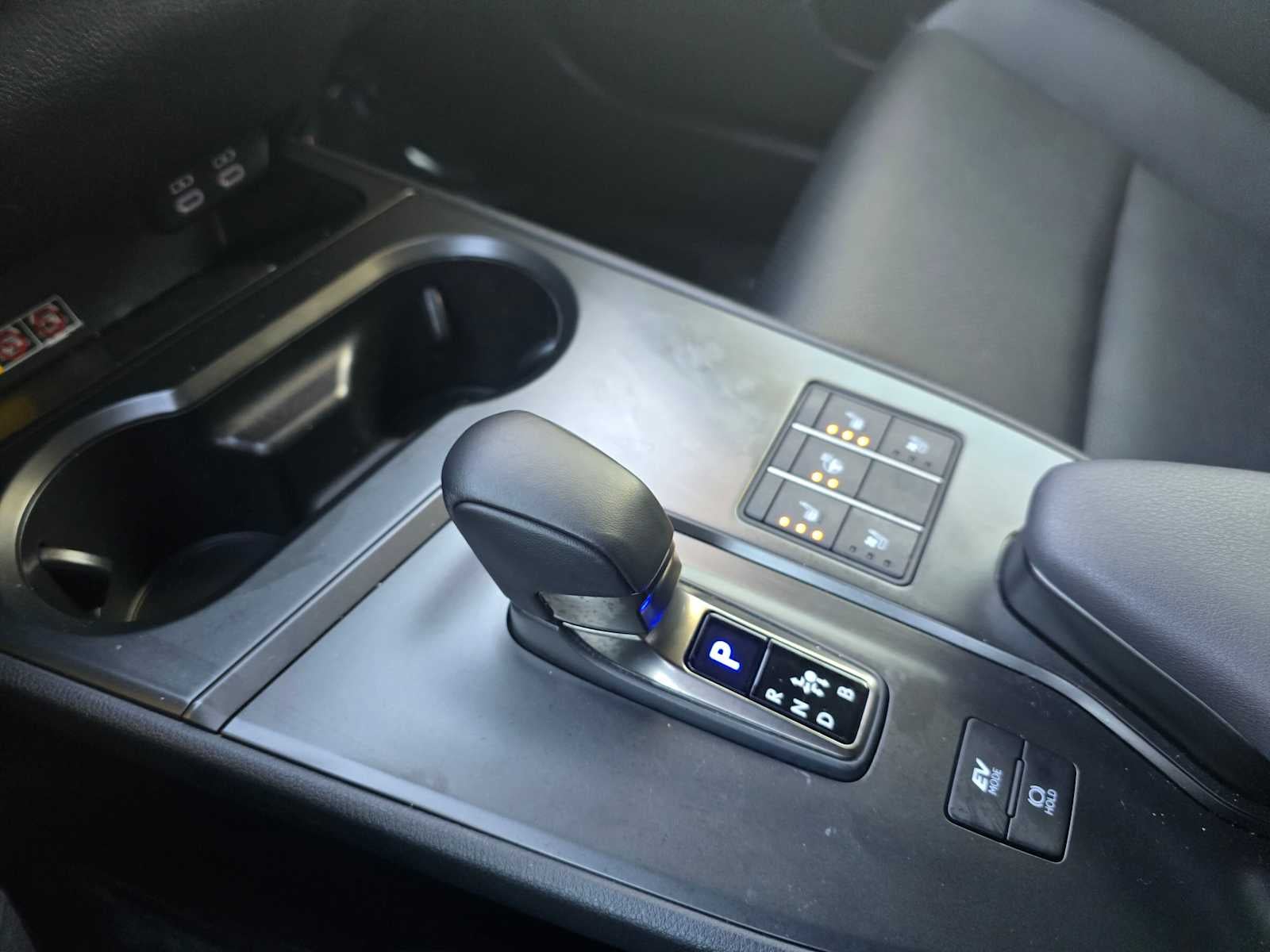 2025 Lexus UX 300h F SPORT DESIGN