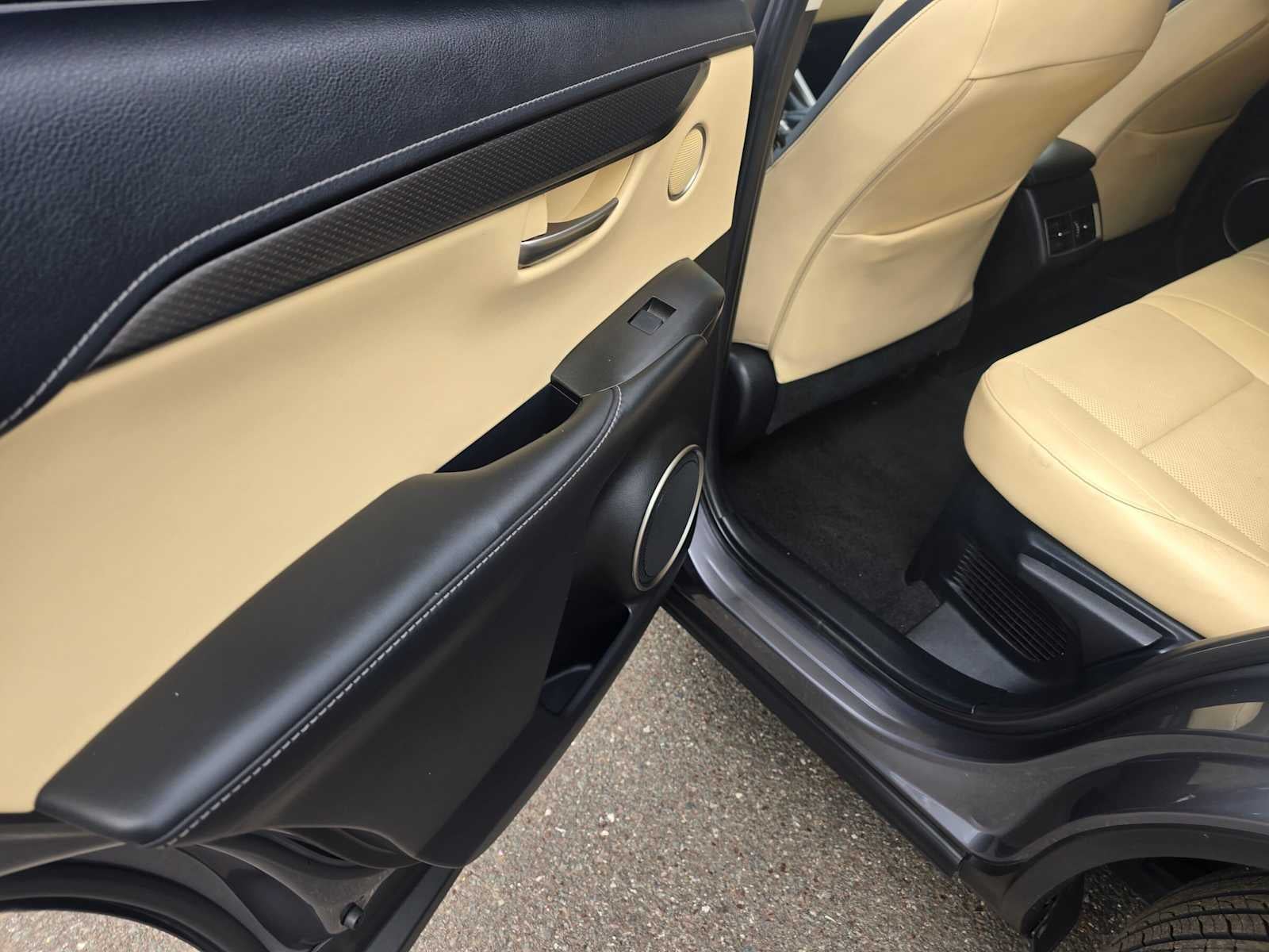 2015 Lexus NX 300h FWD 4dr