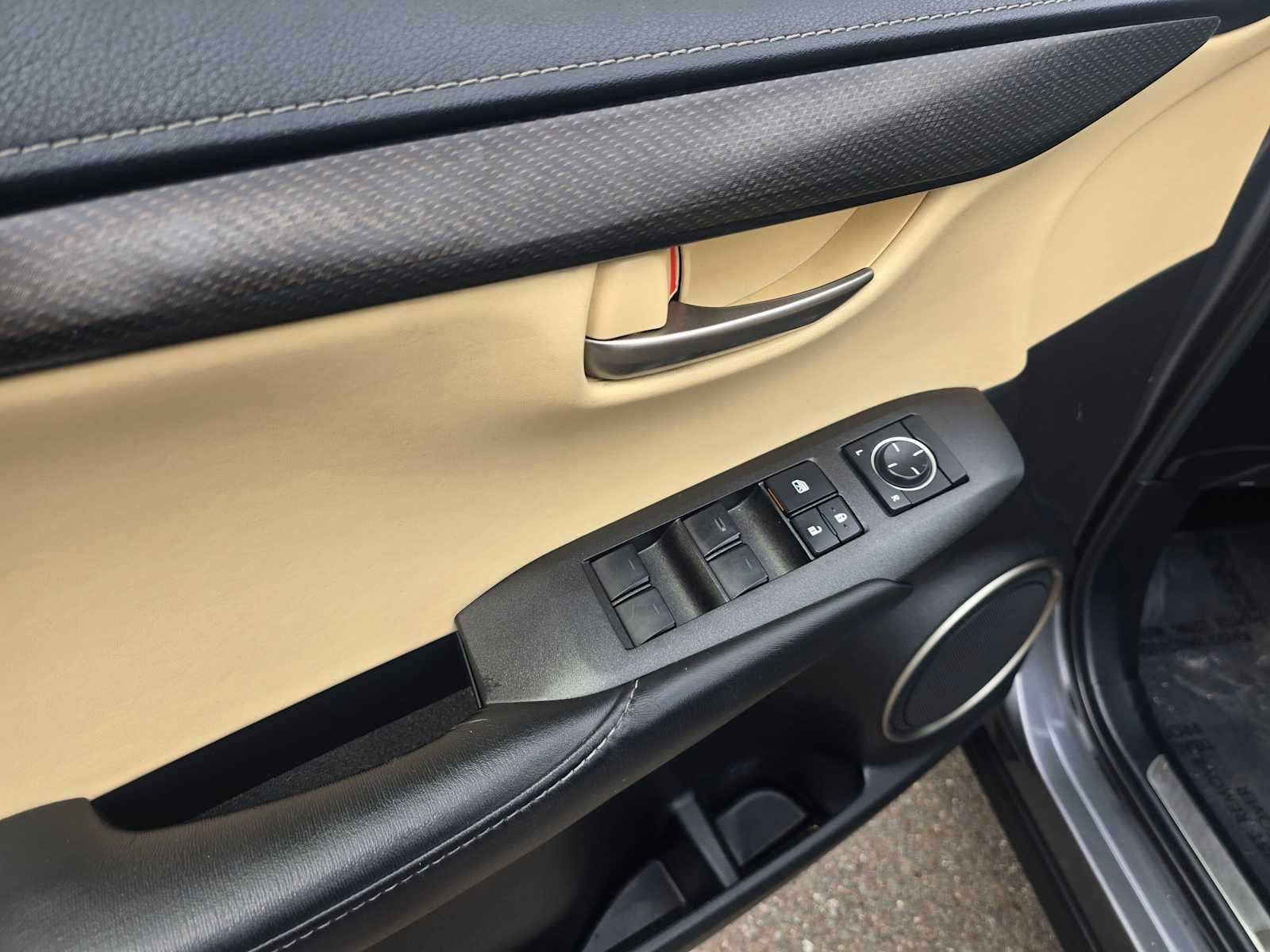 2015 Lexus NX 300h FWD 4dr