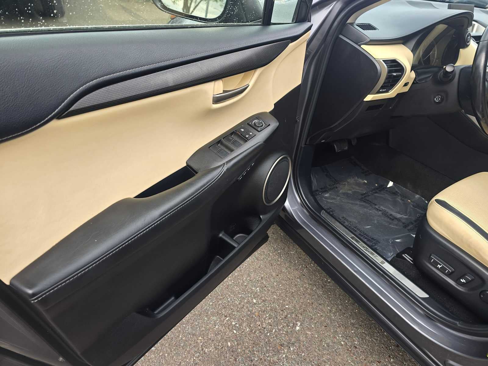 2015 Lexus NX 300h FWD 4dr