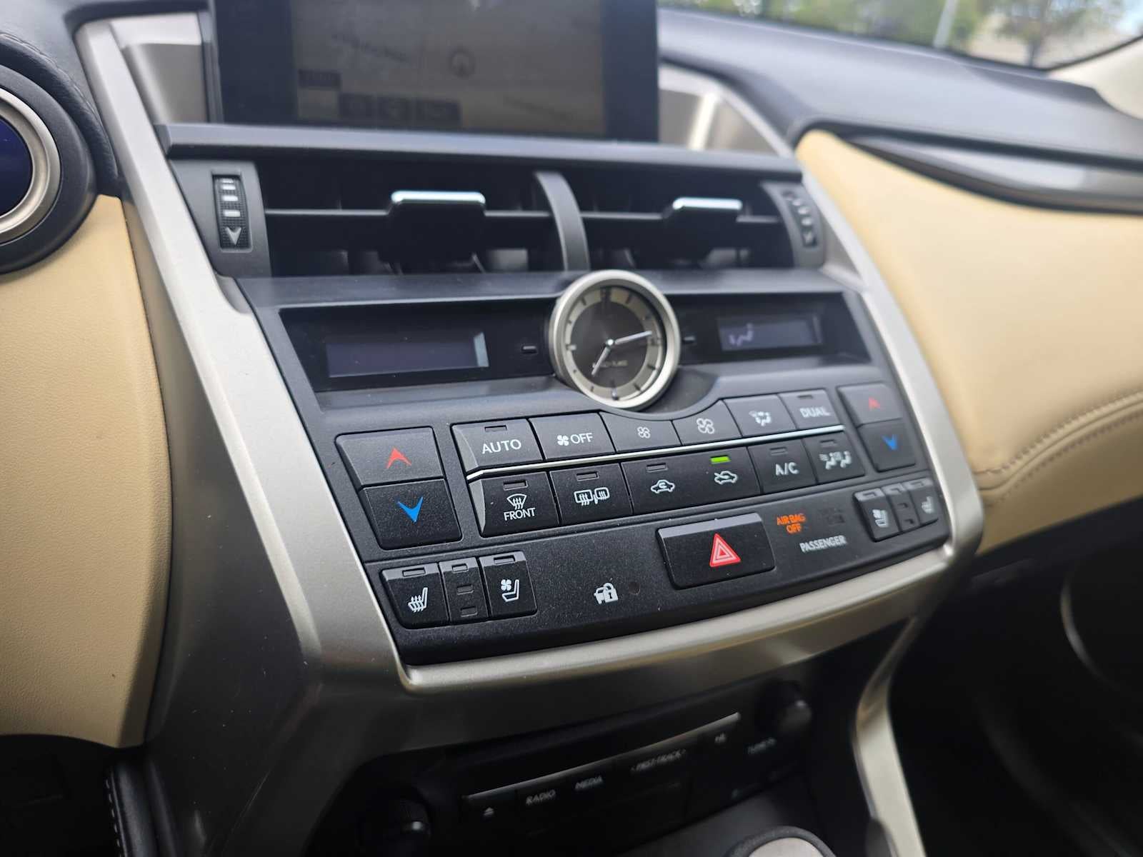 2015 Lexus NX 300h FWD 4dr