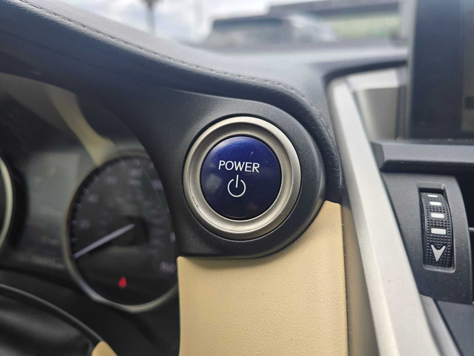 2015 Lexus NX 300h FWD 4dr