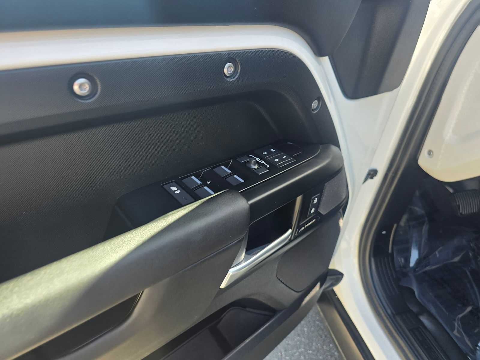 2025 Land Rover Defender S