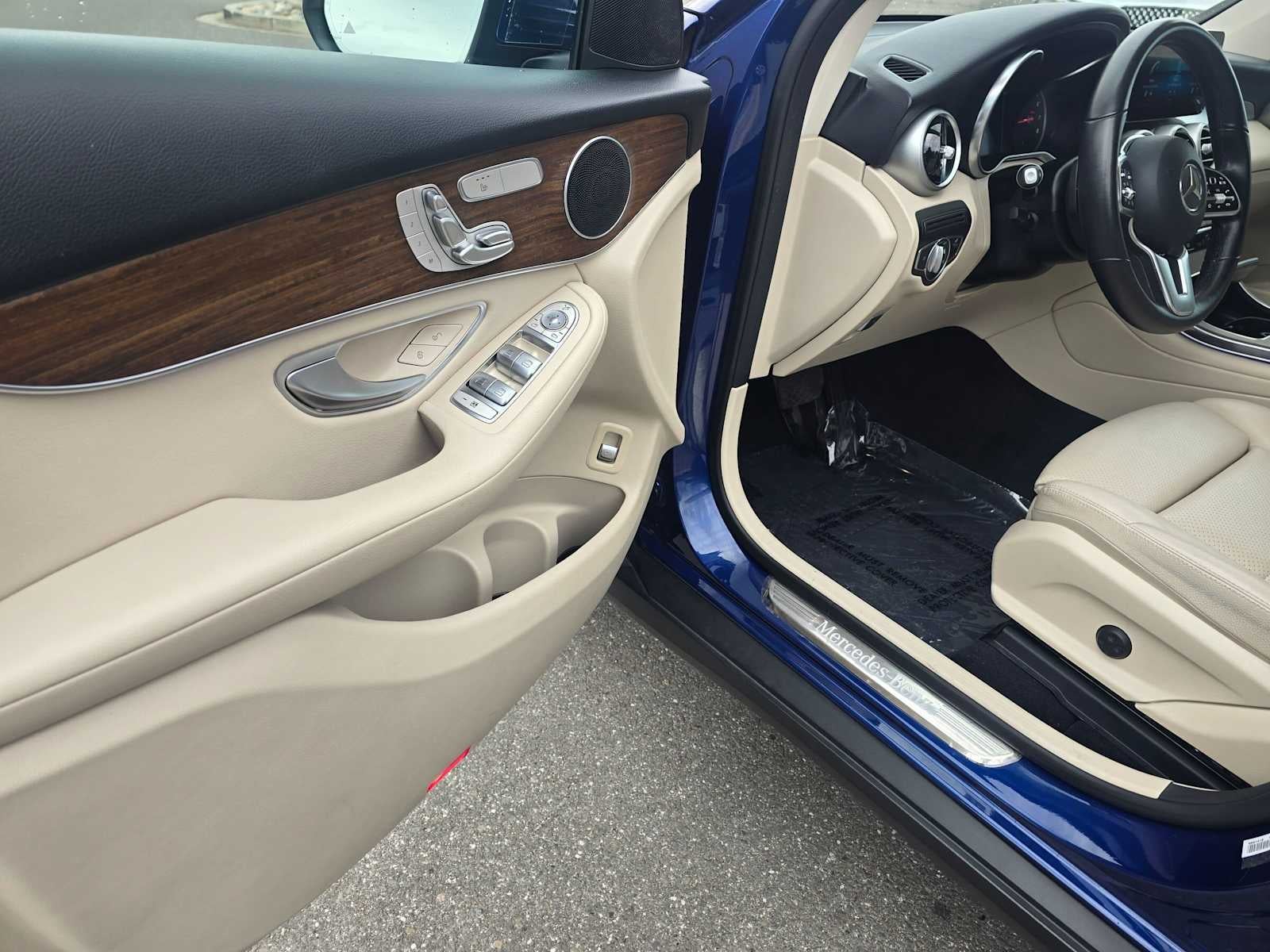 2021 Mercedes-Benz GLC 300 GLC 300