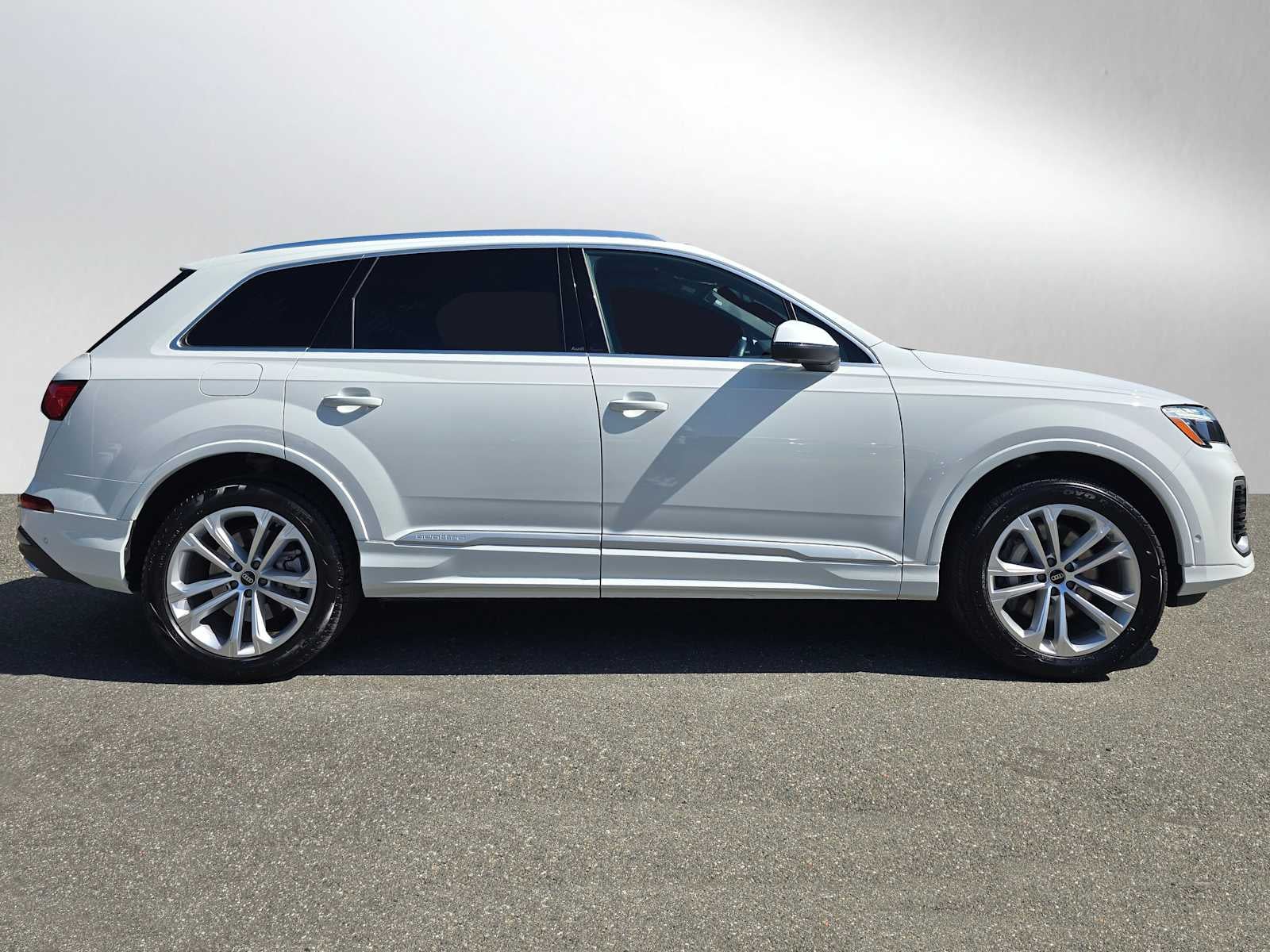 2025 Audi Q7 Premium Plus
