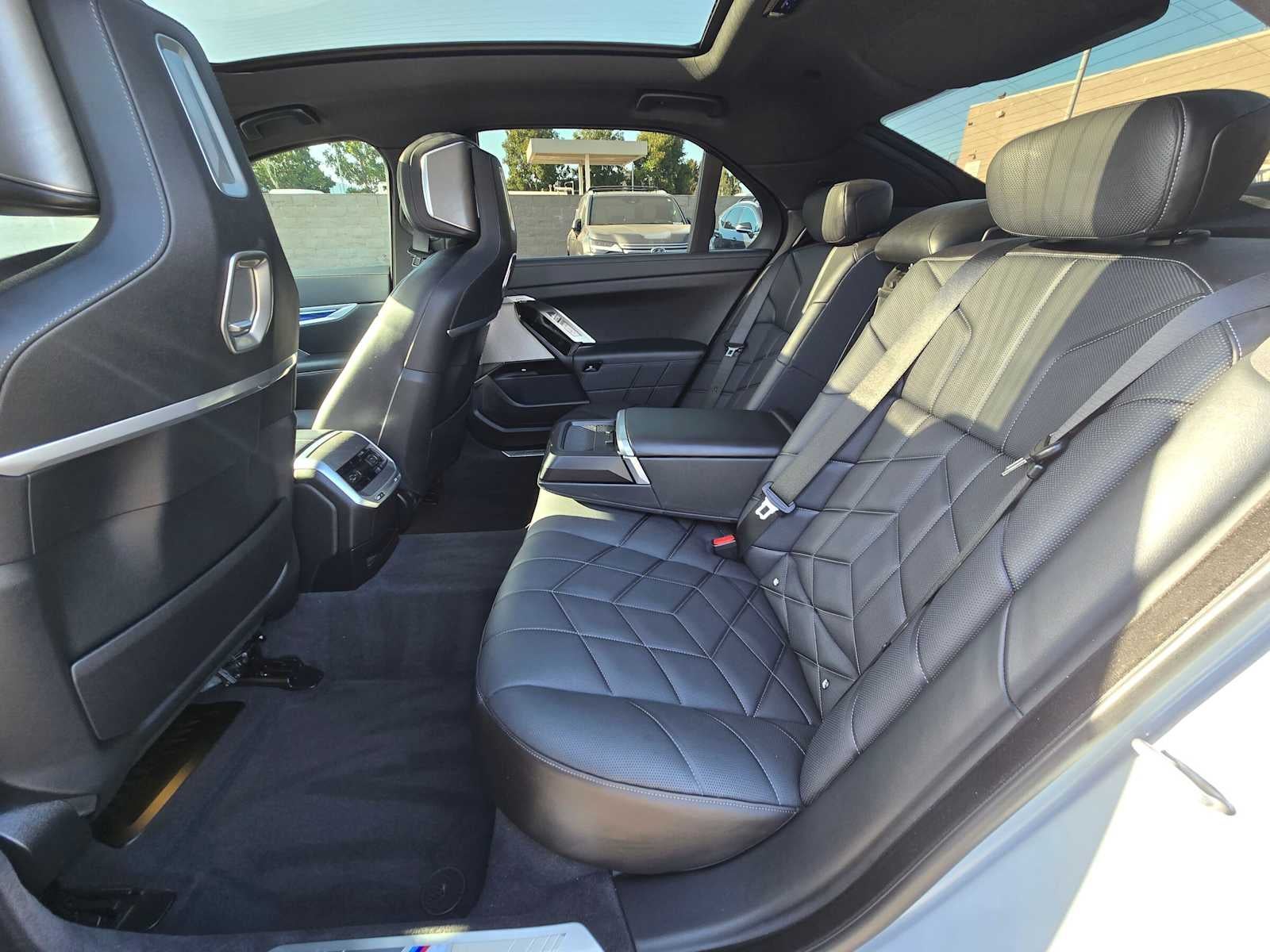 2023 BMW 740i 740i