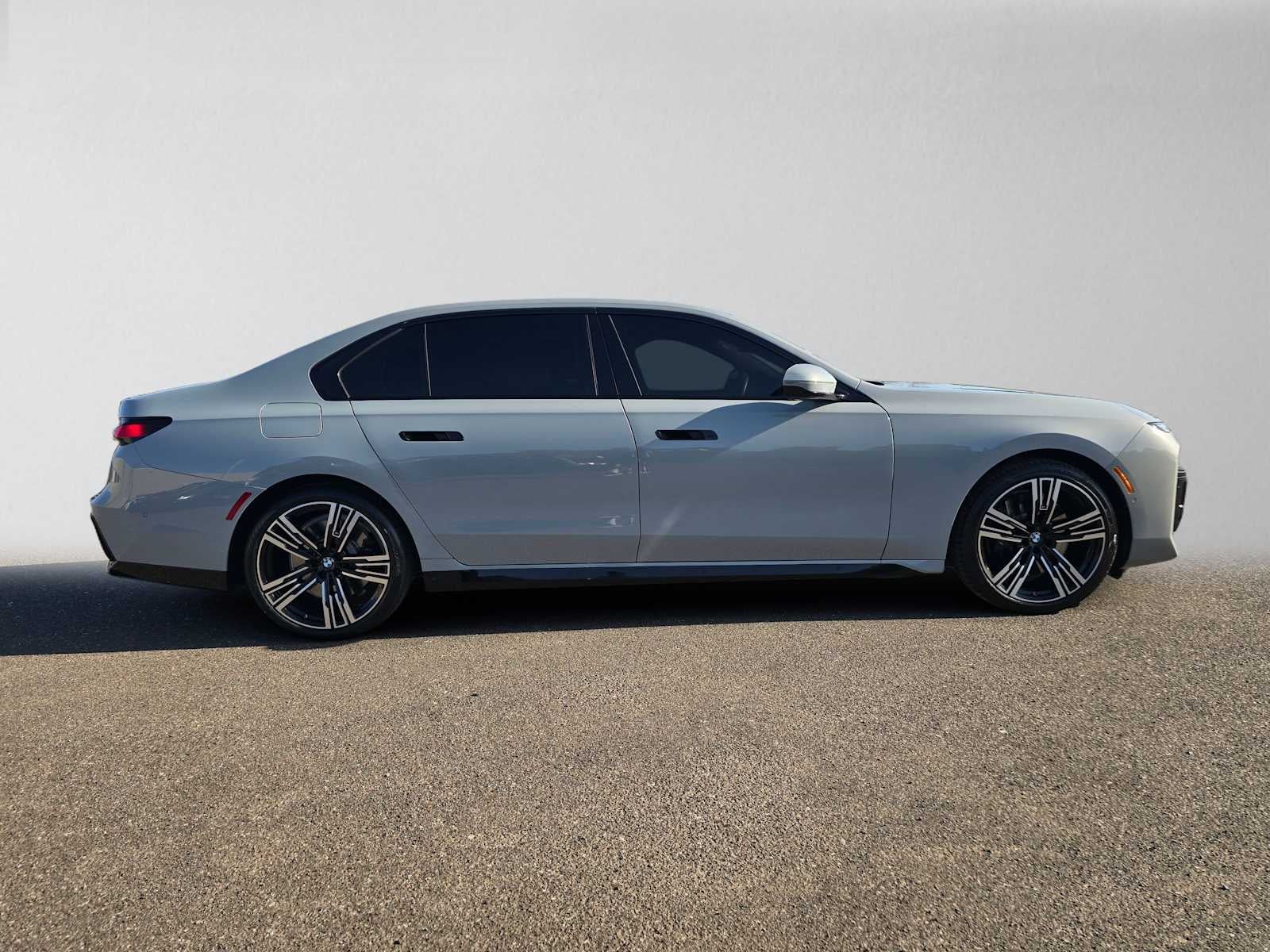 2023 BMW 740i 740i