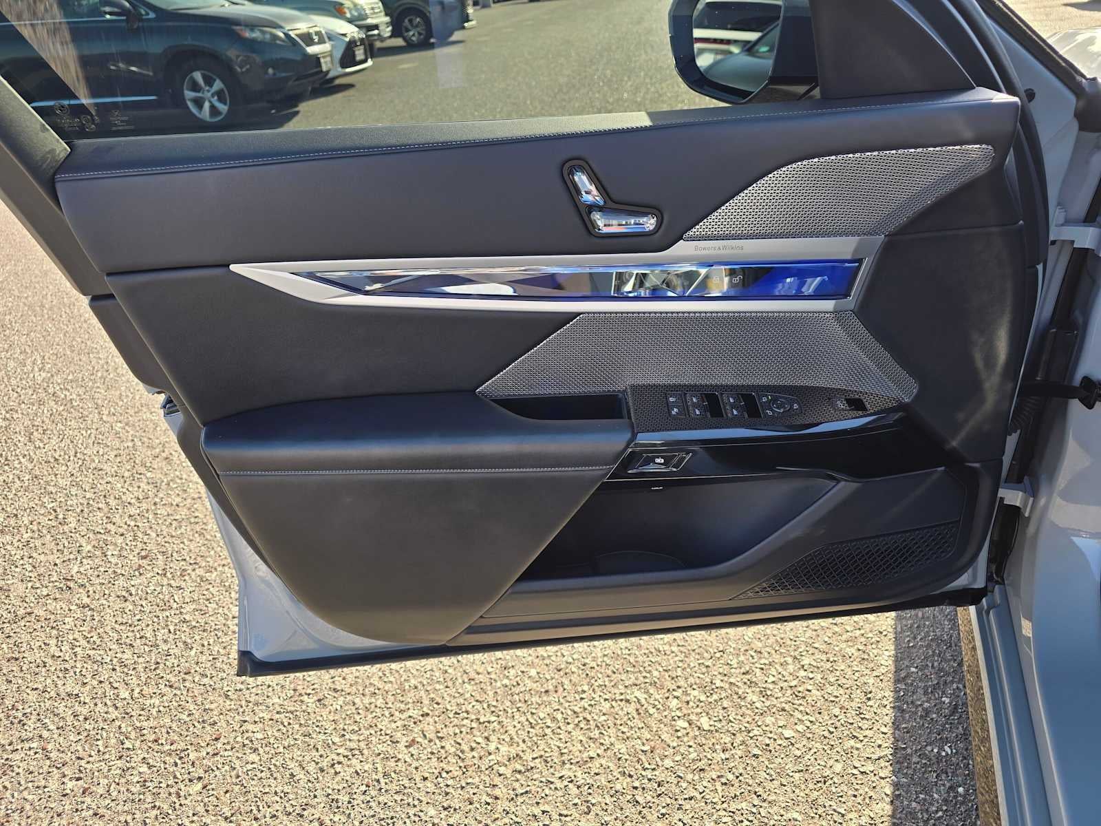2023 BMW 740i 740i