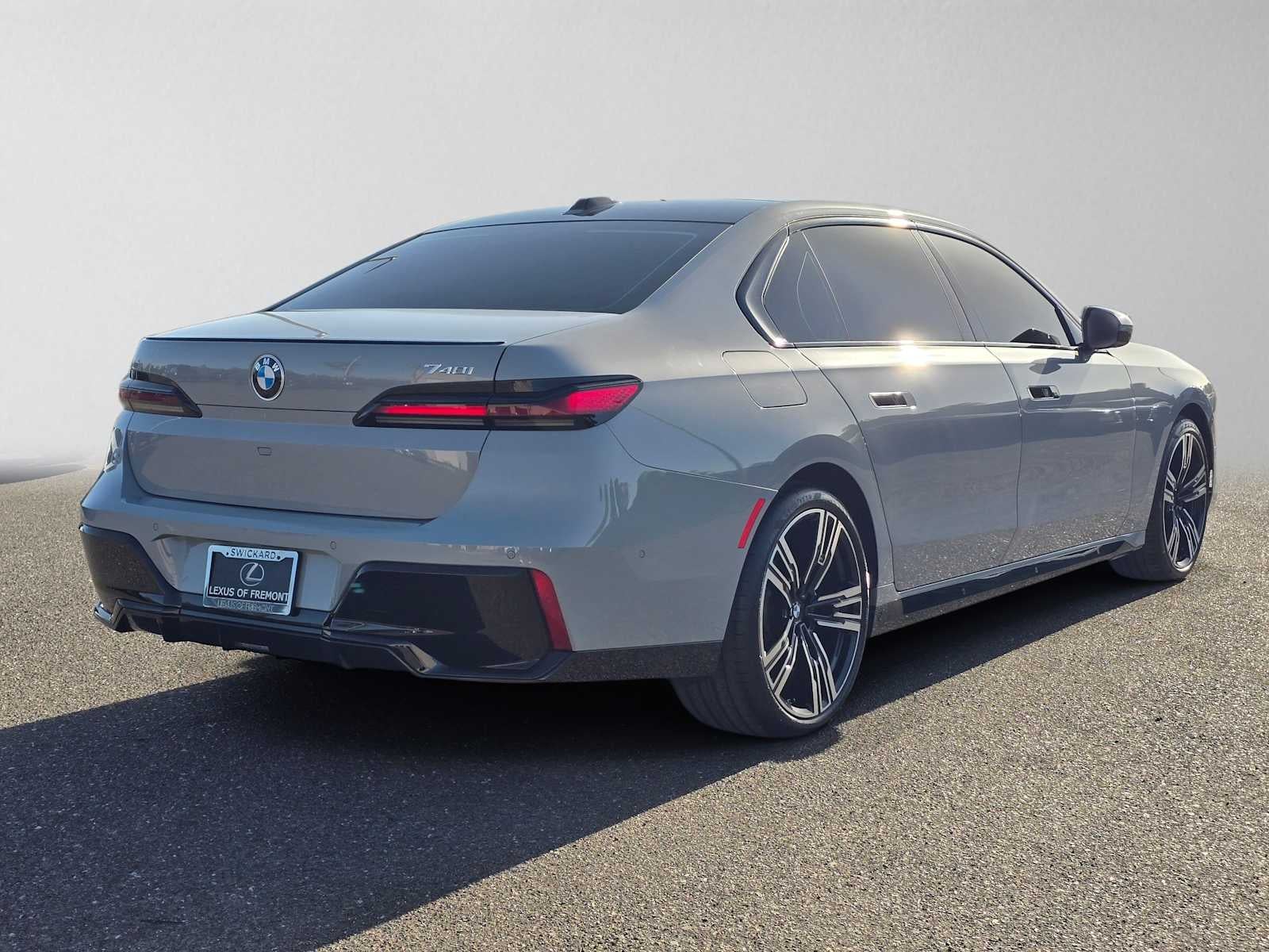 2023 BMW 740i 740i