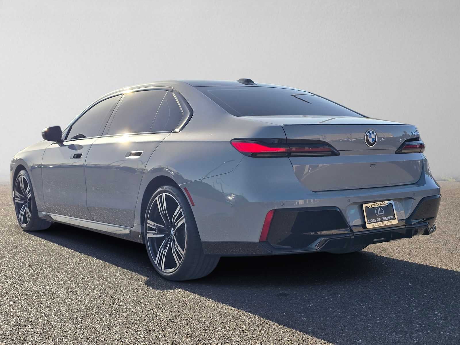 2023 BMW 740i 740i