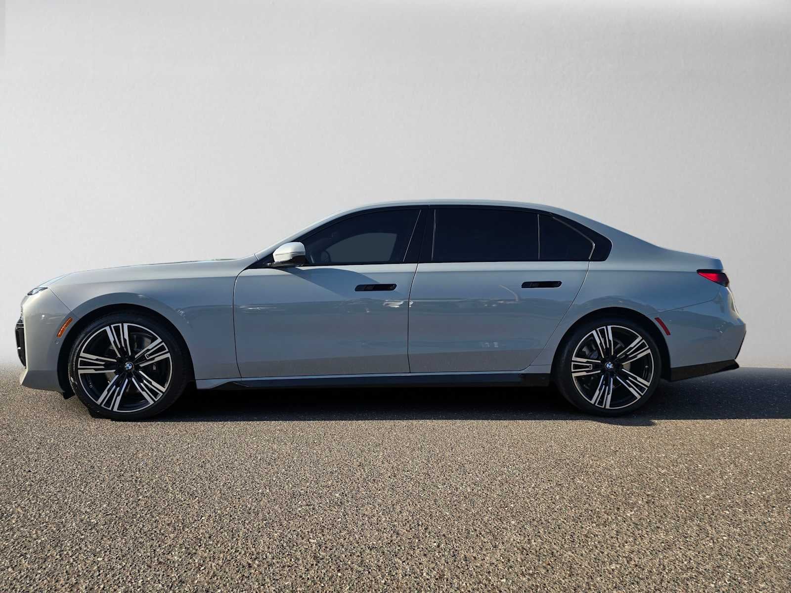 2023 BMW 740i 740i
