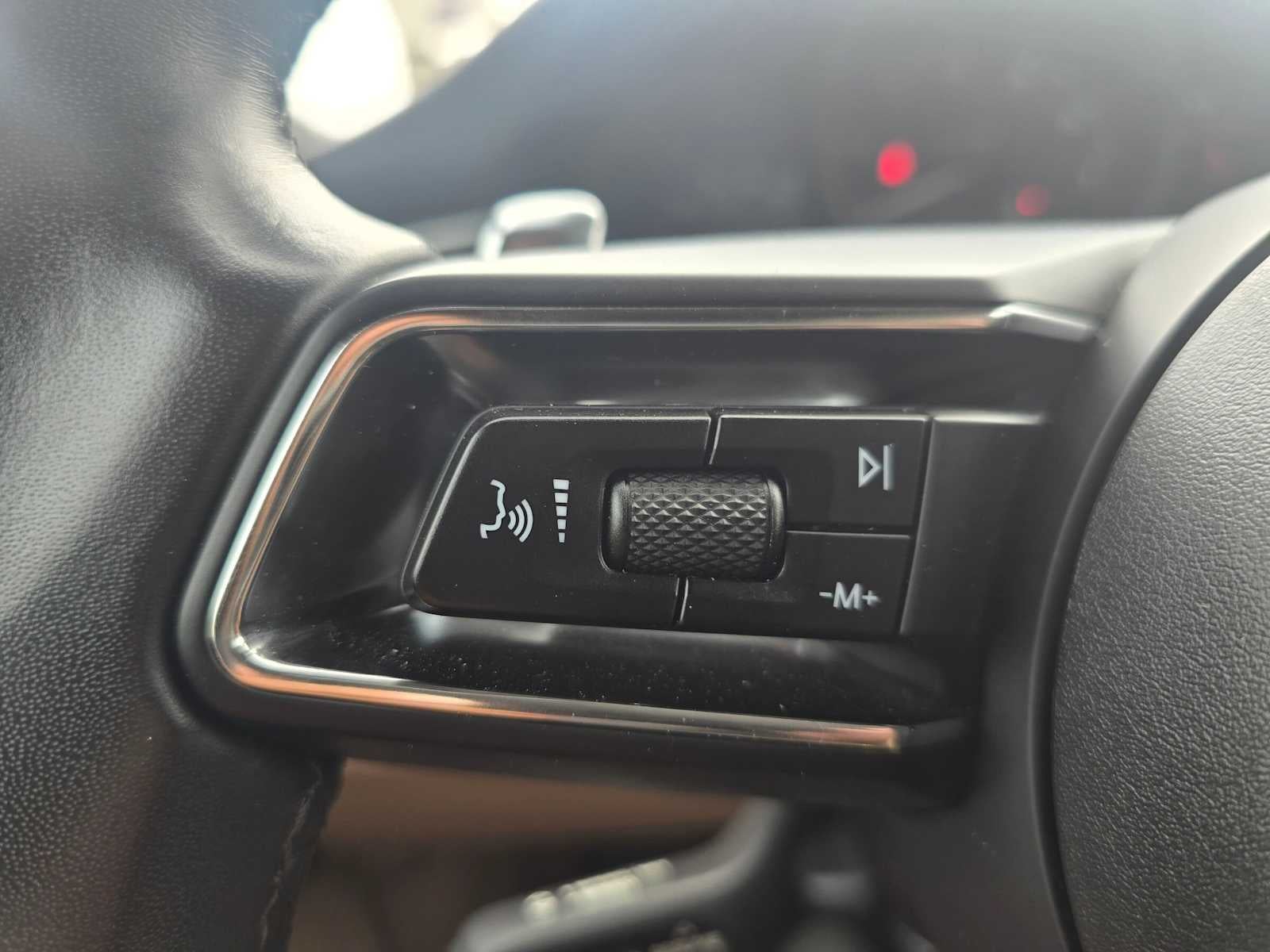2024 Porsche Macan AWD