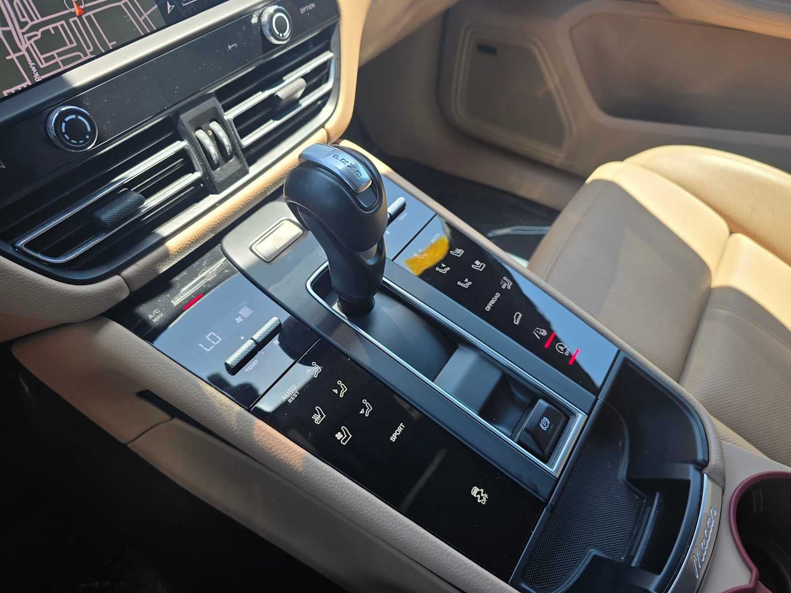 2025 Porsche Macan T