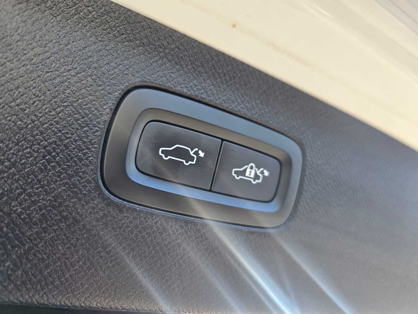 2023 Volvo XC90 Recharge Plug-In Hybrid Core Bright Theme