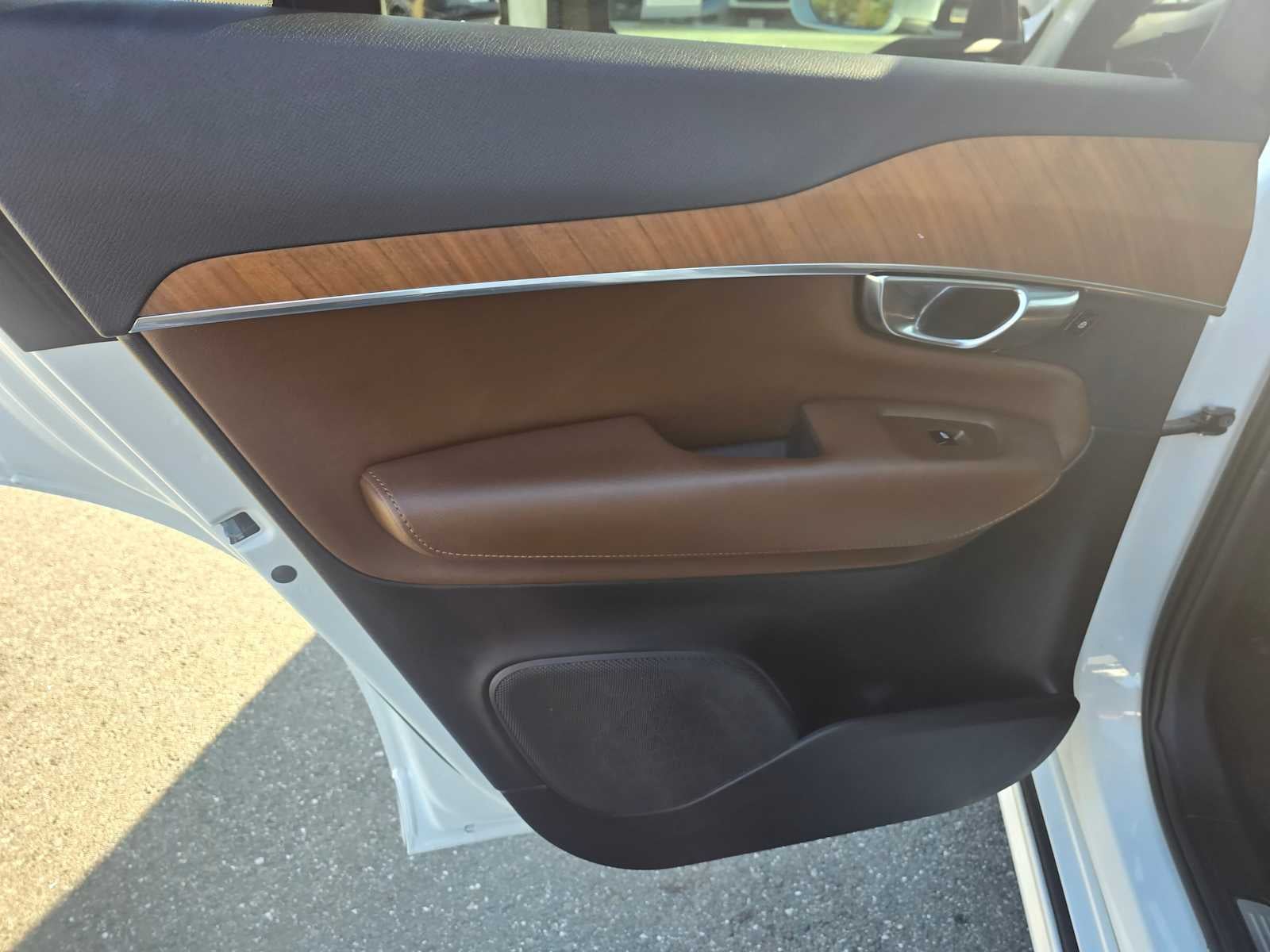 2023 Volvo XC90 Recharge Plug-In Hybrid Core Bright Theme