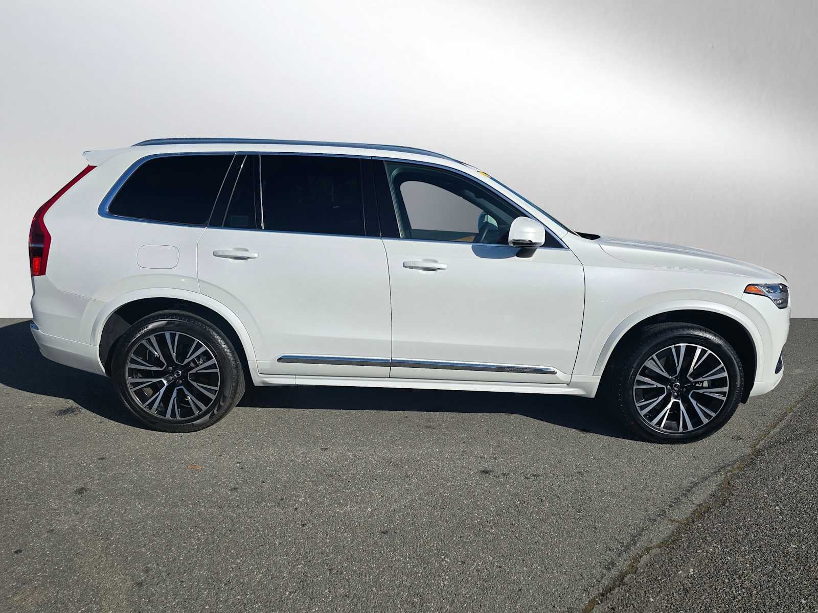 2023 Volvo XC90 Recharge Plug-In Hybrid Core Bright Theme