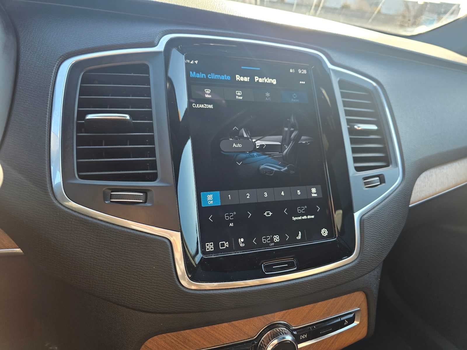 2023 Volvo XC90 Recharge Plug-In Hybrid Core Bright Theme