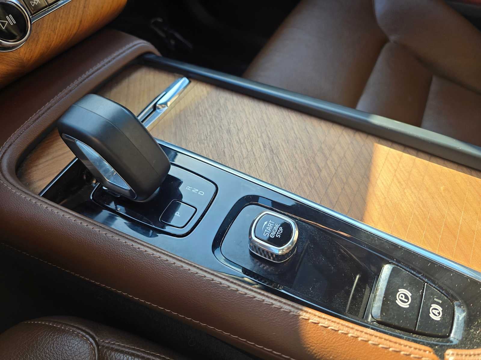 2023 Volvo XC90 Recharge Plug-In Hybrid Core Bright Theme