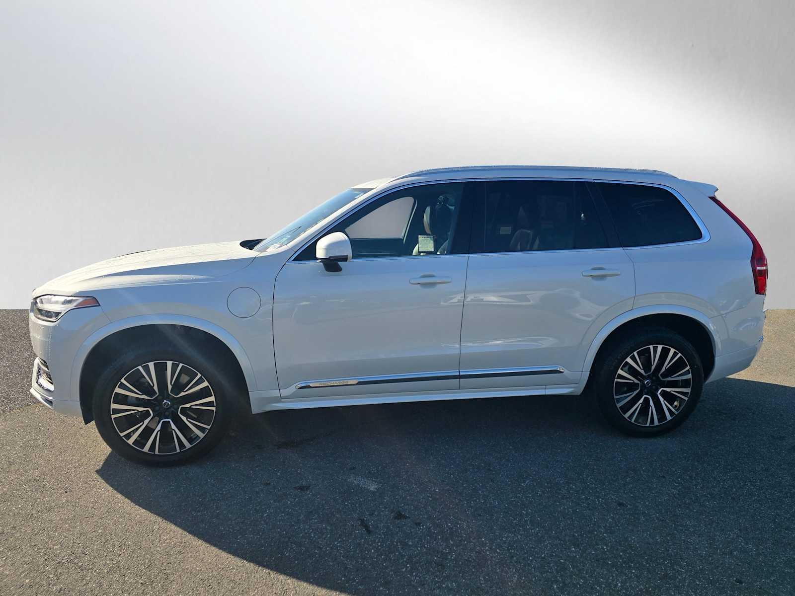2023 Volvo XC90 Recharge Plug-In Hybrid Core Bright Theme