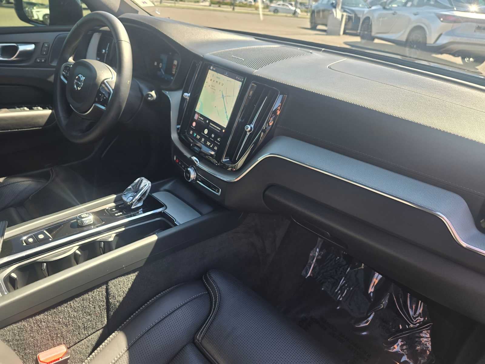 2025 Volvo XC60 Plug-In Hybrid Ultra Black Edition