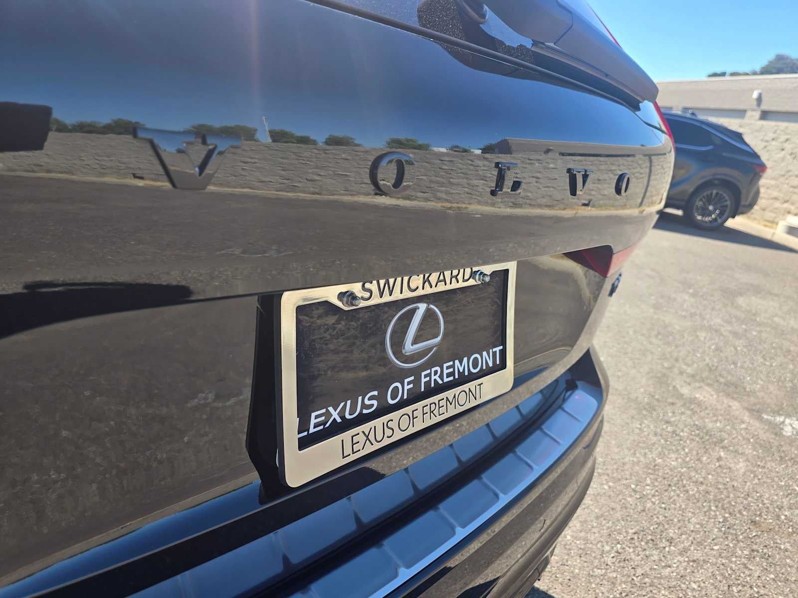 2025 Volvo XC60 Plug-In Hybrid Ultra Black Edition