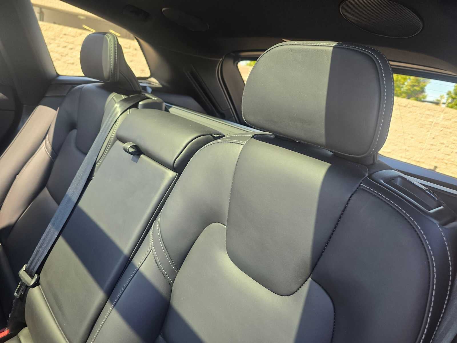 2025 Volvo XC60 Plug-In Hybrid Ultra Black Edition
