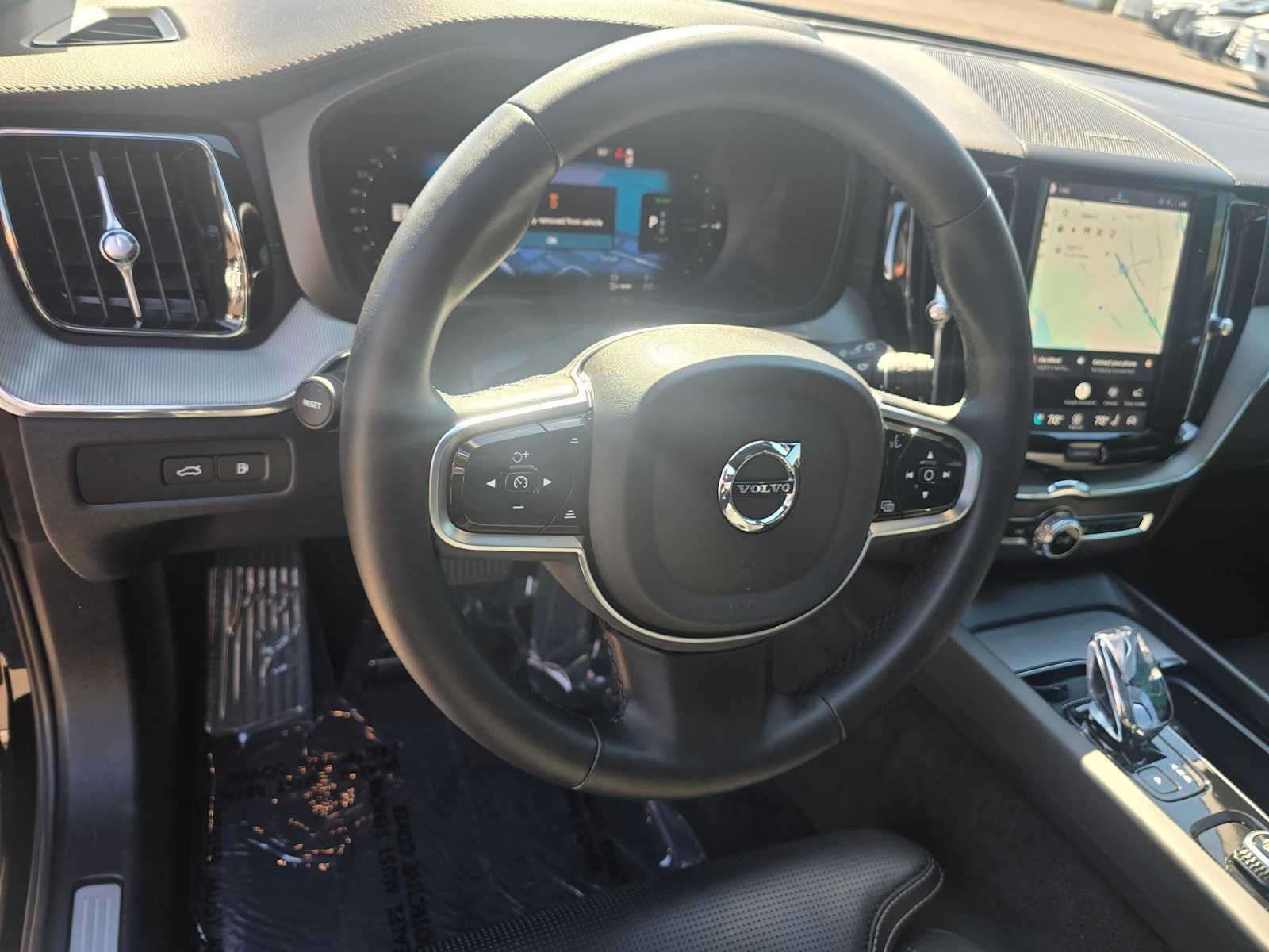 2025 Volvo XC60 Plug-In Hybrid Ultra Black Edition