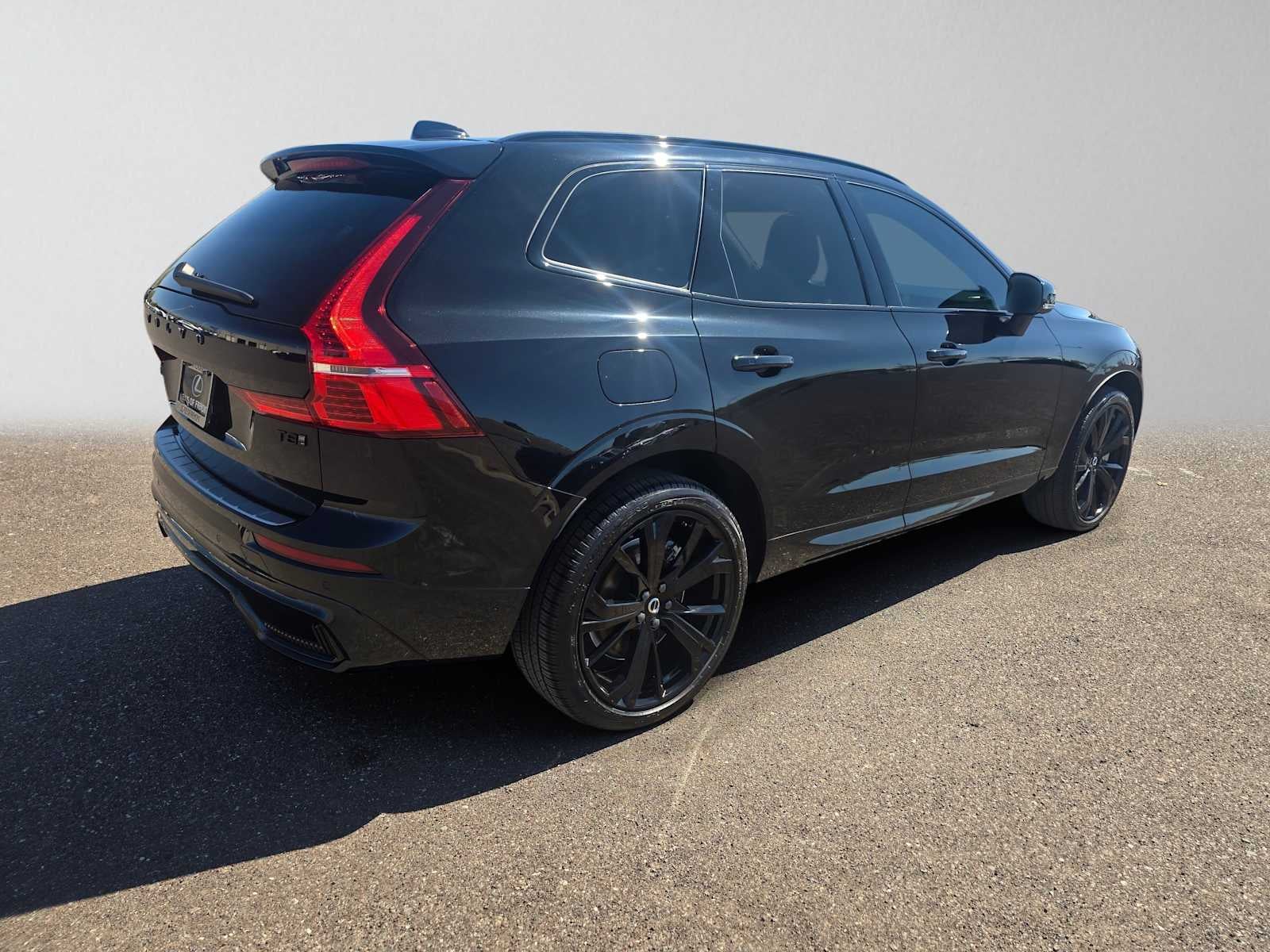 2025 Volvo XC60 Plug-In Hybrid Ultra Black Edition