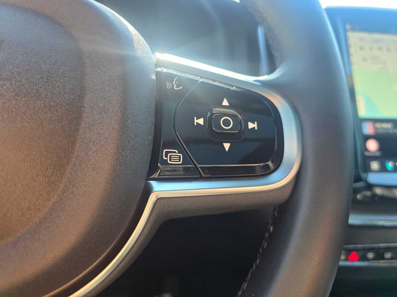 2025 Volvo XC60 Plug-In Hybrid Ultra Black Edition