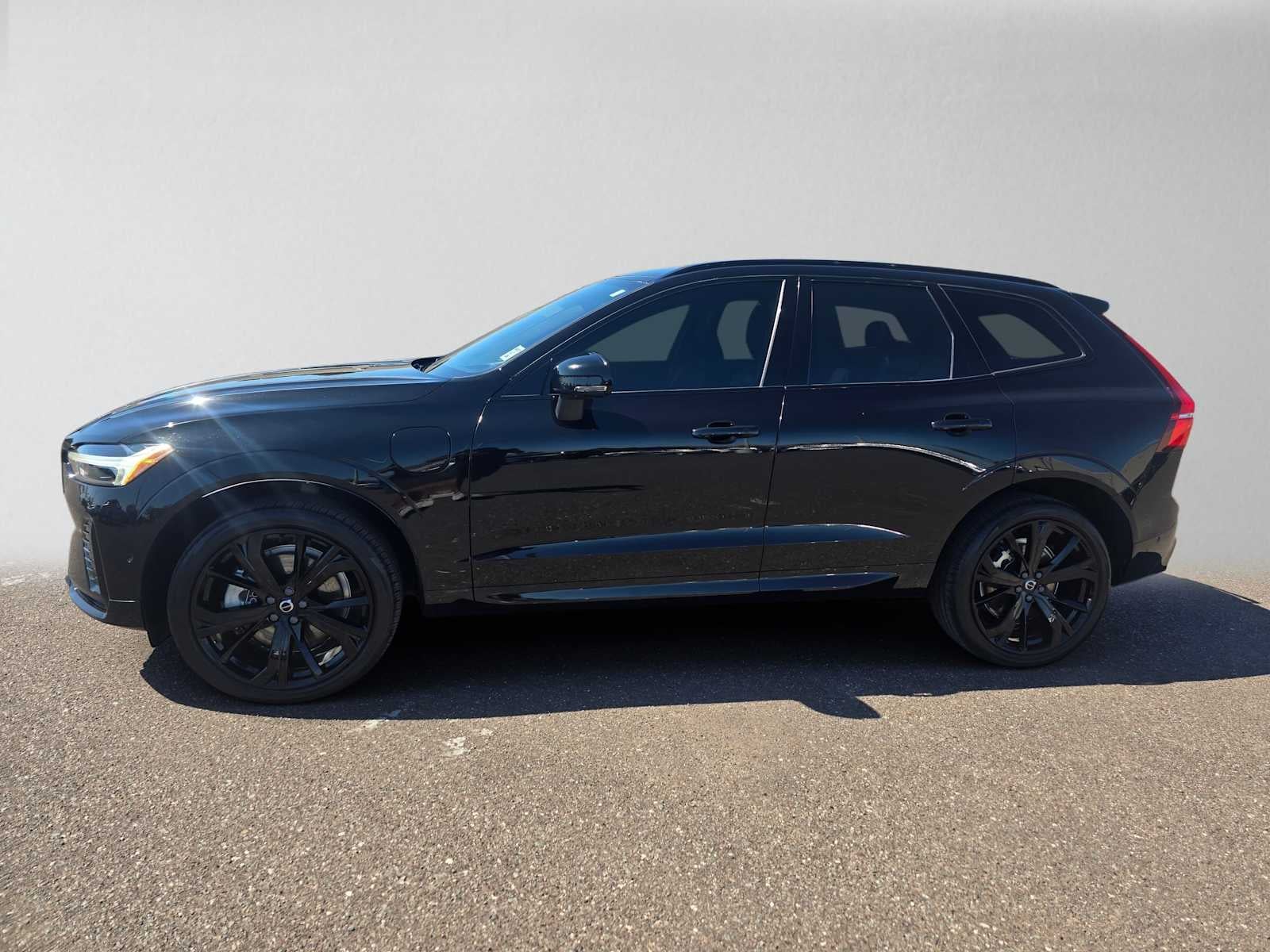 2025 Volvo XC60 Plug-In Hybrid Ultra Black Edition