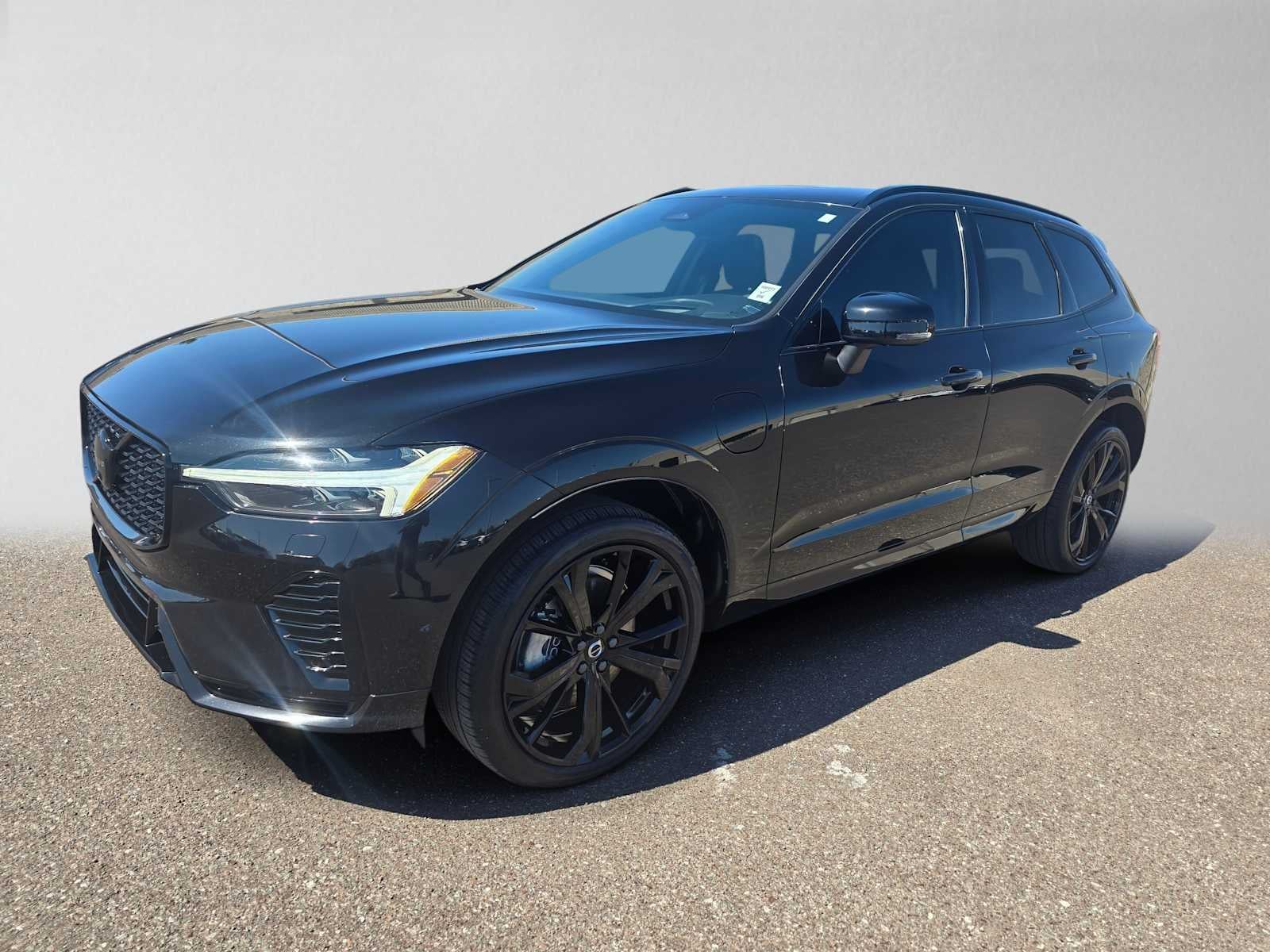 2025 Volvo XC60 Plug-In Hybrid Ultra Black Edition