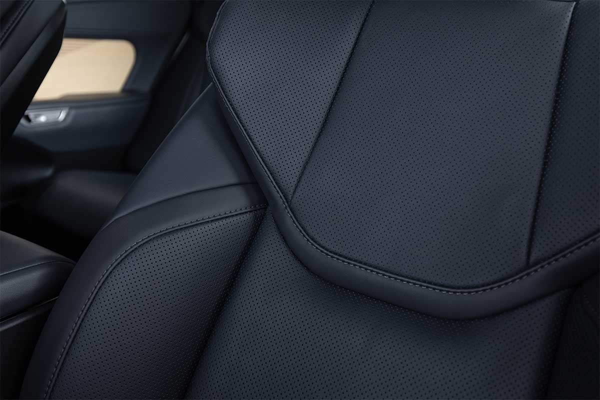 ES 500e shown with Black interior.